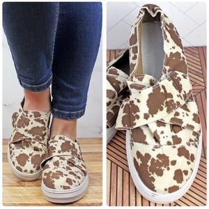 New! Sale 🔥 Easy On Canvas Cow Print Crisscross Velcro Front Sneakers Shoes